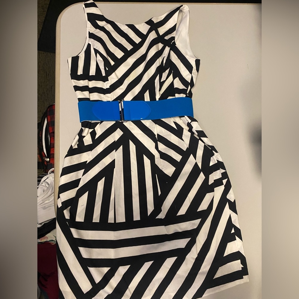 Tailored dress with belt